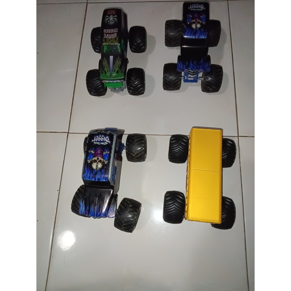 Lot Of 4 Monster Jam Monster Truck Die Cast 1:24 Scale